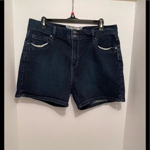 Levi’s Strauss Denim Shorts, Women’s size 16 (XL-33.5”) Dark Wash